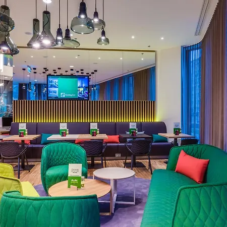 - Centre By Ihg Otel Varşova