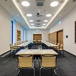 - Centre By Ihg Otel
