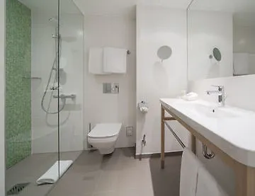 - Centre By Ihg Otel Varşova