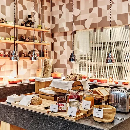 - Centre By Ihg מלון ורשה