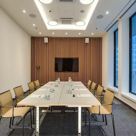 מלון - Centre By Ihg 3*