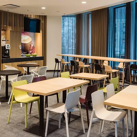 - Centre By Ihg מלון ורשה