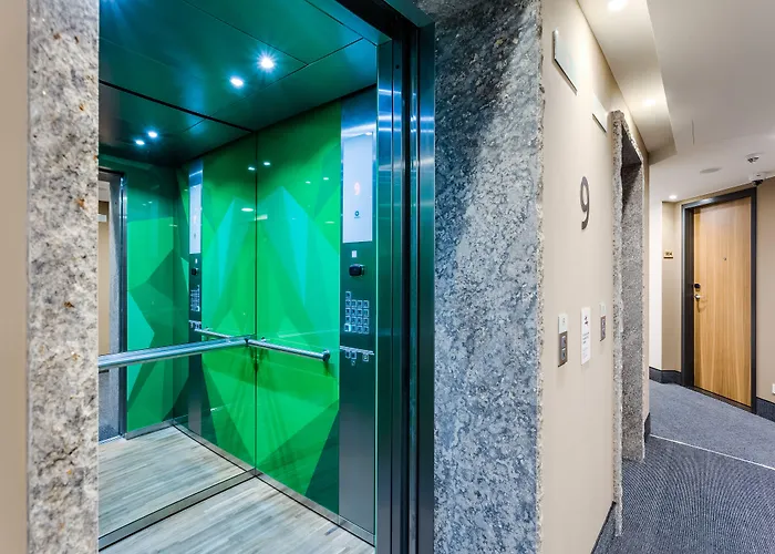 - Centre By Ihg Hotel 3*